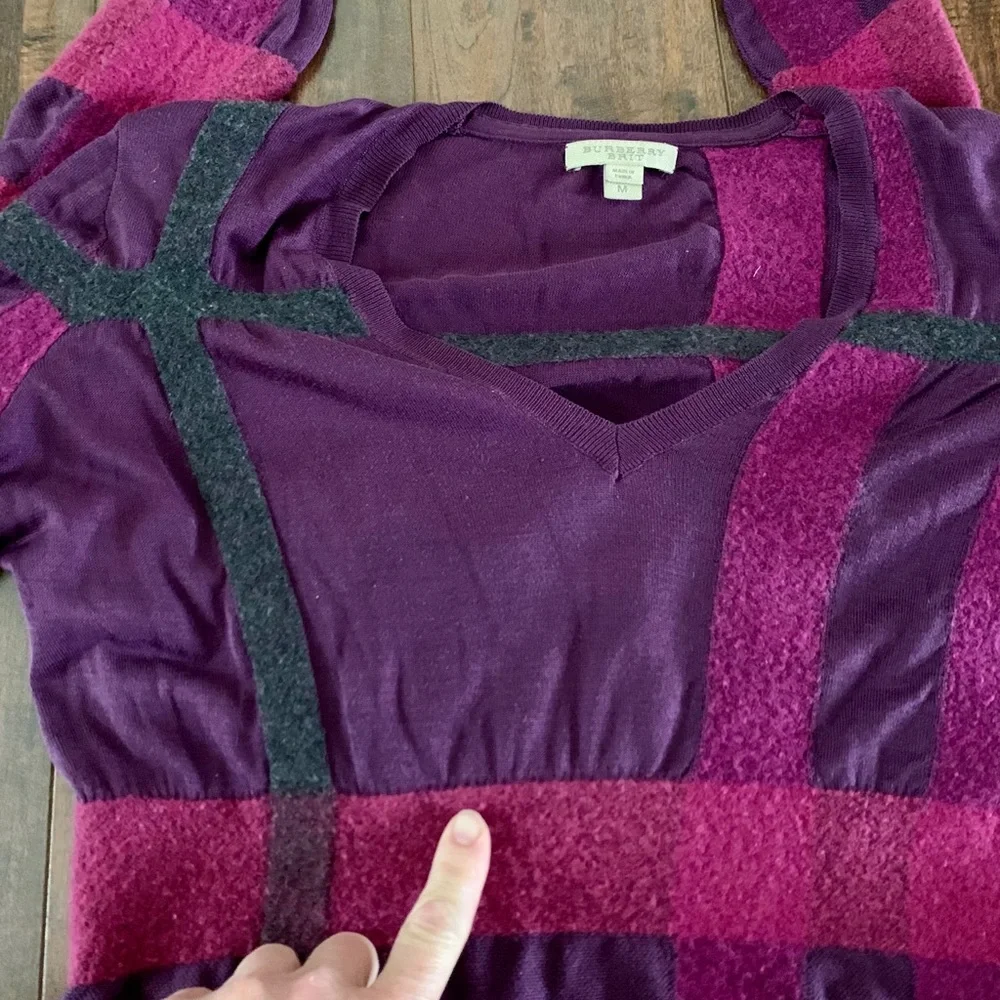 Burberry Purple and Pink V-Neck Sweater - Picture 7 of 7
